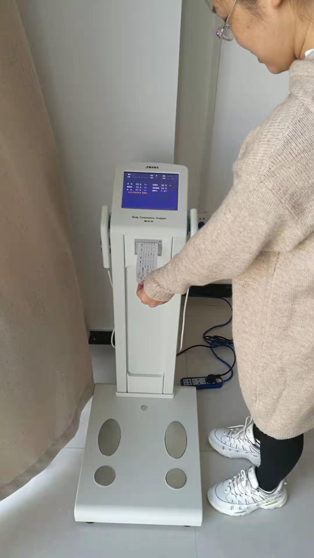 工程师走进陕西榆林易尔生医疗咨询午夜探花在线观看售后维护