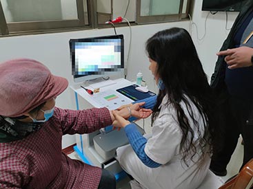 探花视频在线仪厂家排名哪个好某医院使用为老年人定期检测骨骼健康